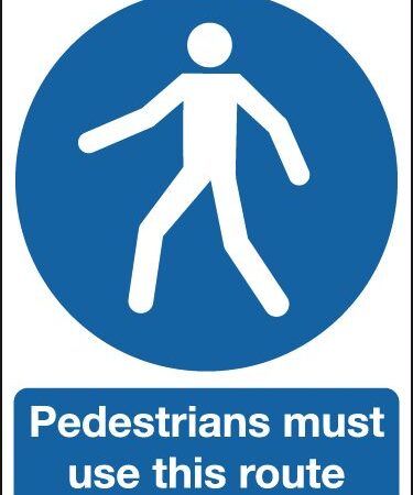 MA03633G - 400x300mm Pedestrians must use this route Outdoor Sign